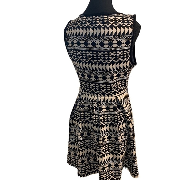 Forever 21 dress. Size M - Picture 2 of 9